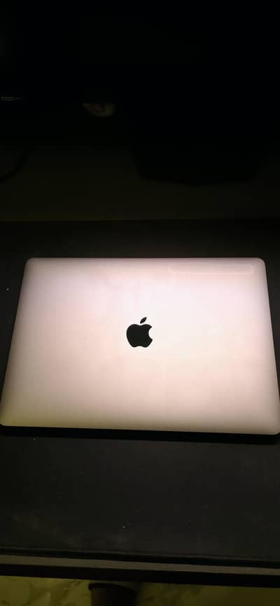Macbook pro 2018 16 256