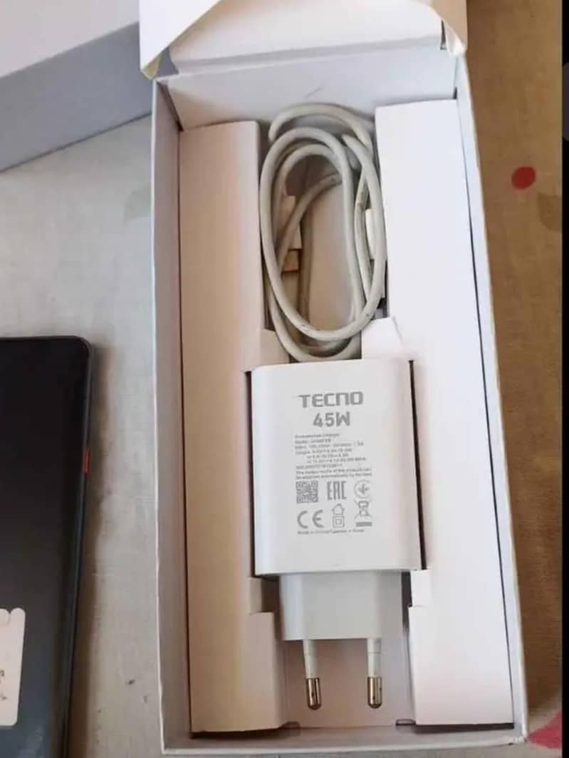 Tecno CAMON 40 Pro 3