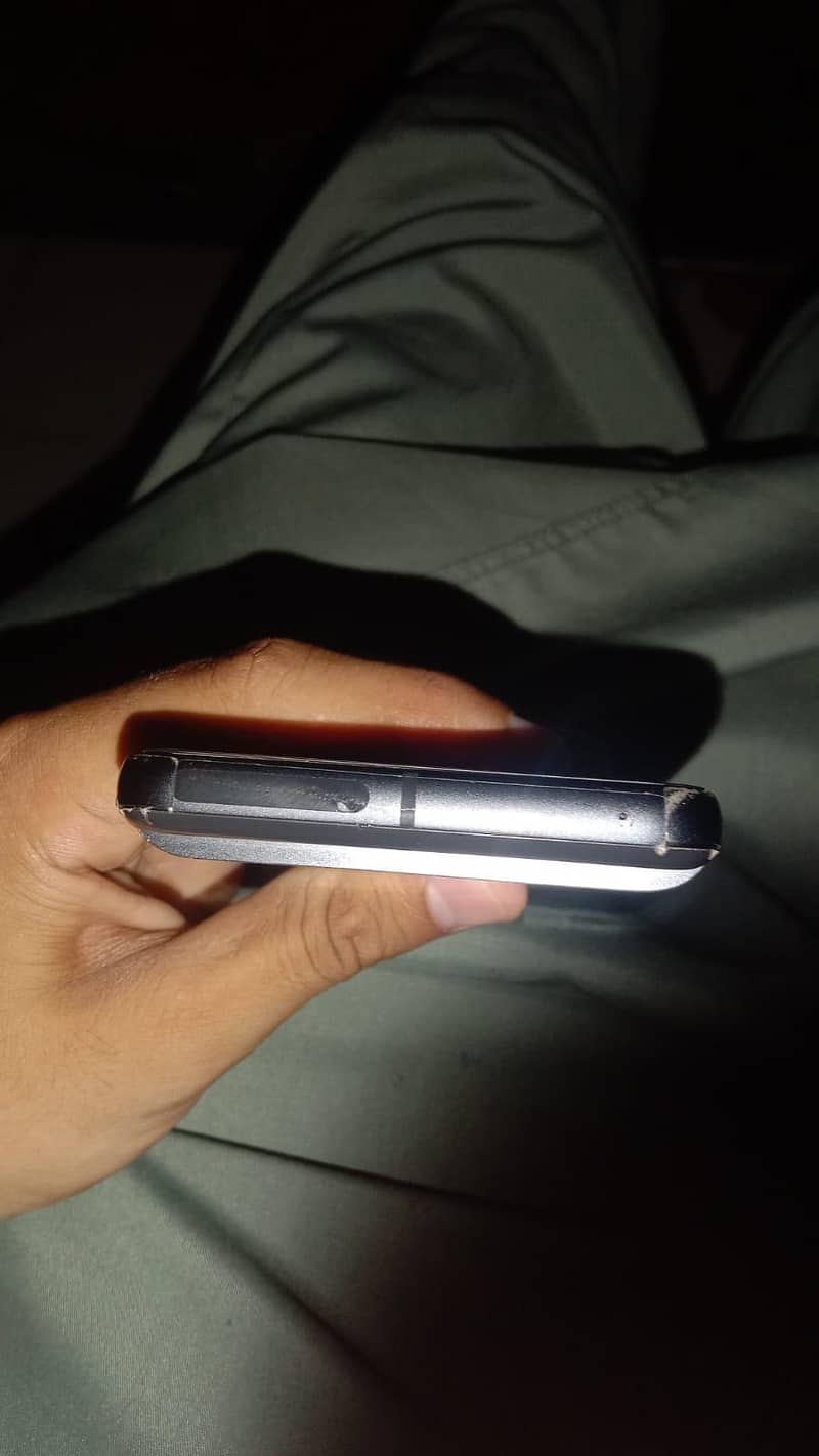 Google Pixel 8 4