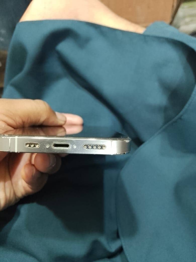 Apple iPhone 13 Pro 3