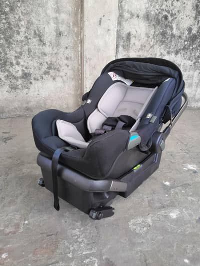 Nuna pipa car seat 10/10 condition