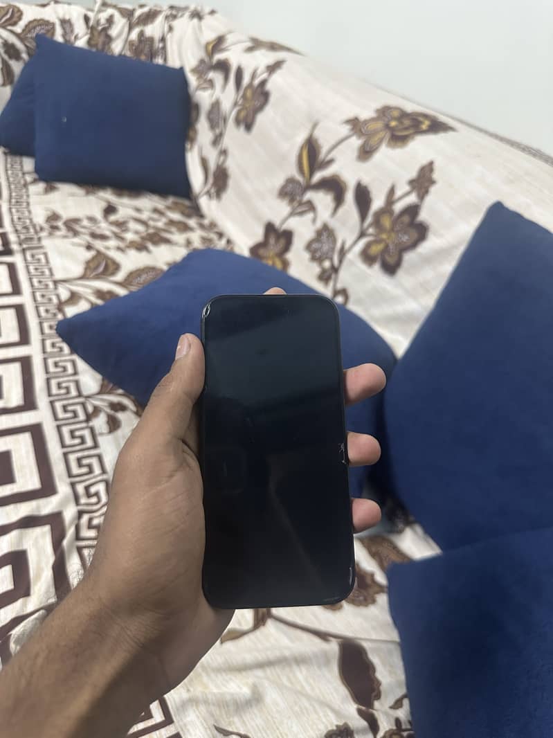 Apple iPhone 16 Pro 3