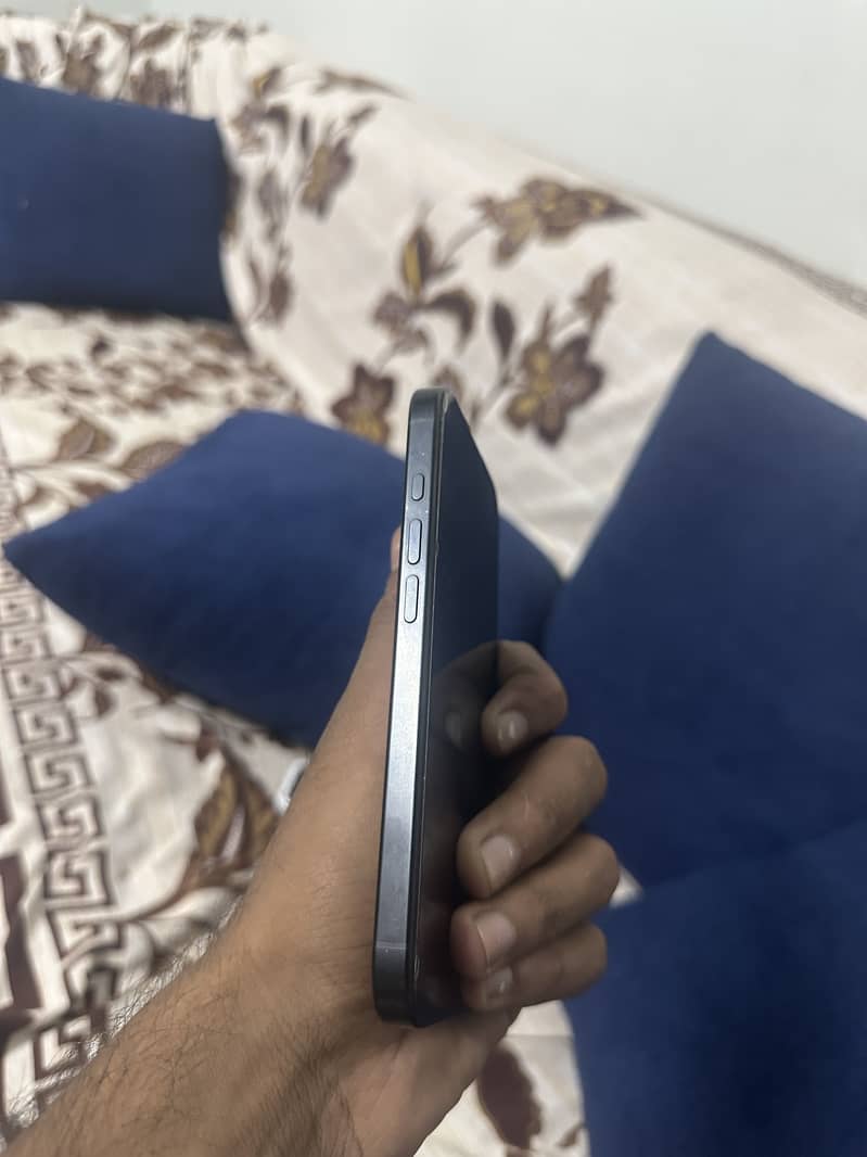 Apple iPhone 16 Pro 5