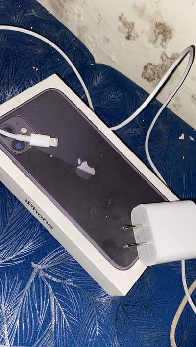 Apple iPhone 11 (with box)