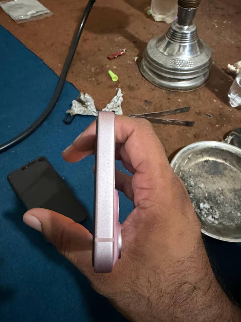 Apple iPhone 15 4