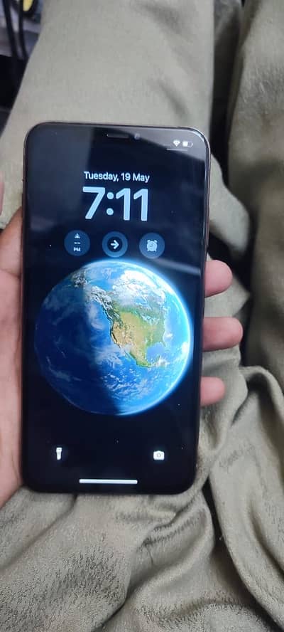I phone xs max 256