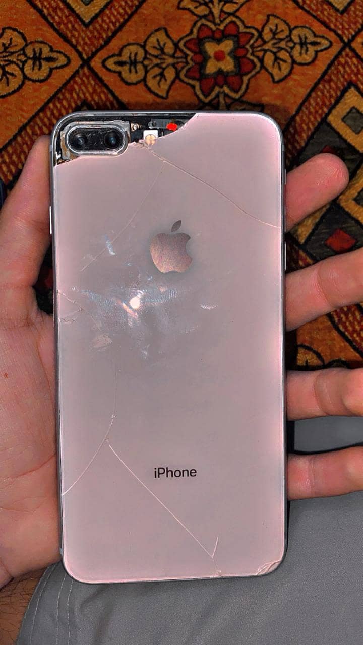 Apple iPhone 8 Plus 1