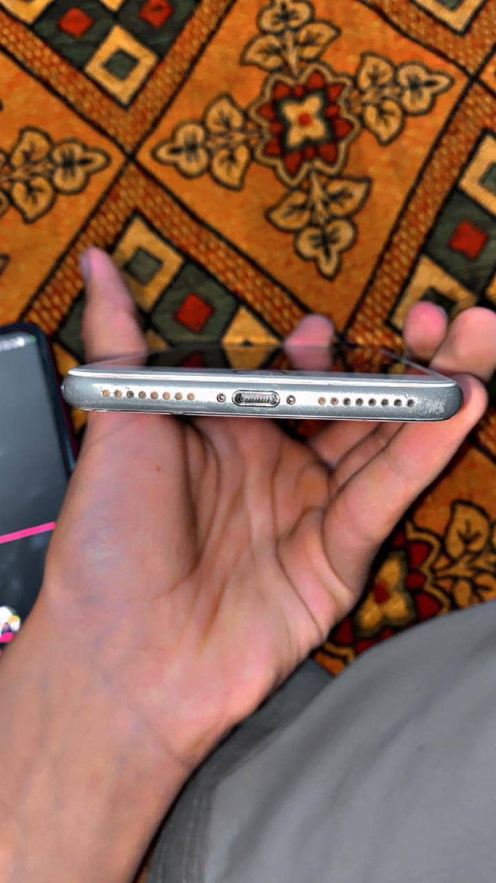 Apple iPhone 8 Plus 3
