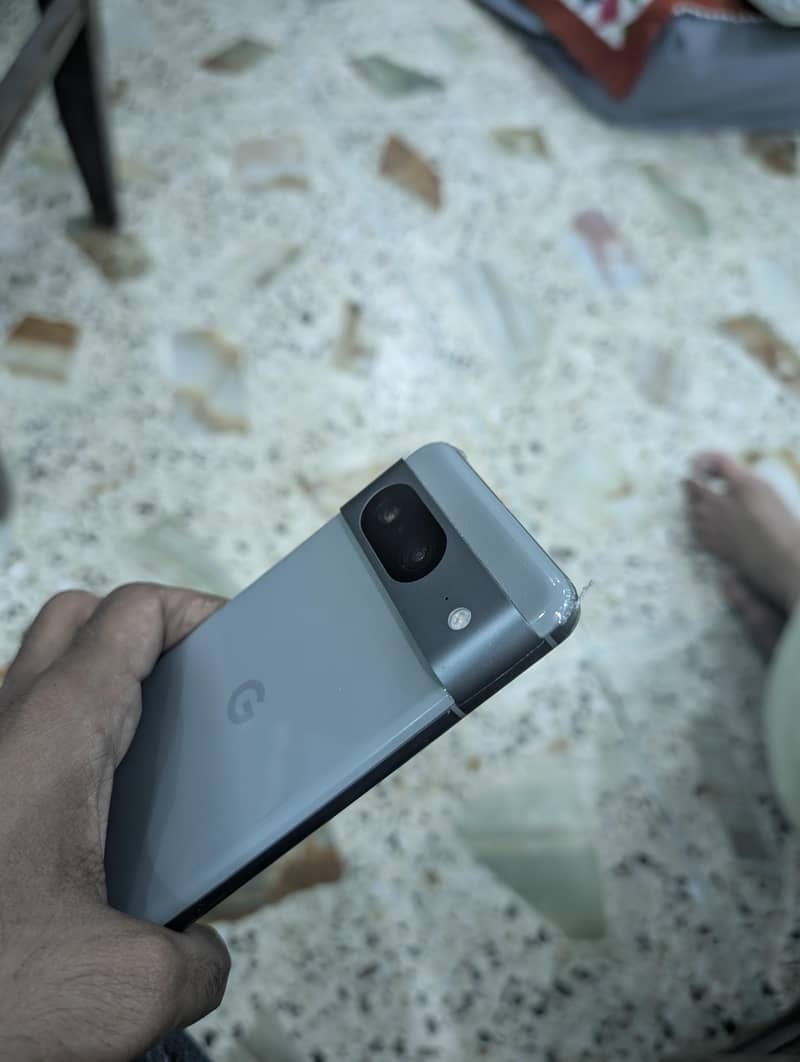 Google Pixel 8 4