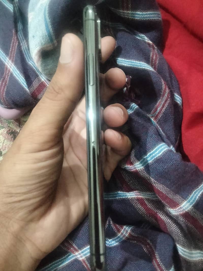 Apple iPhone X 3