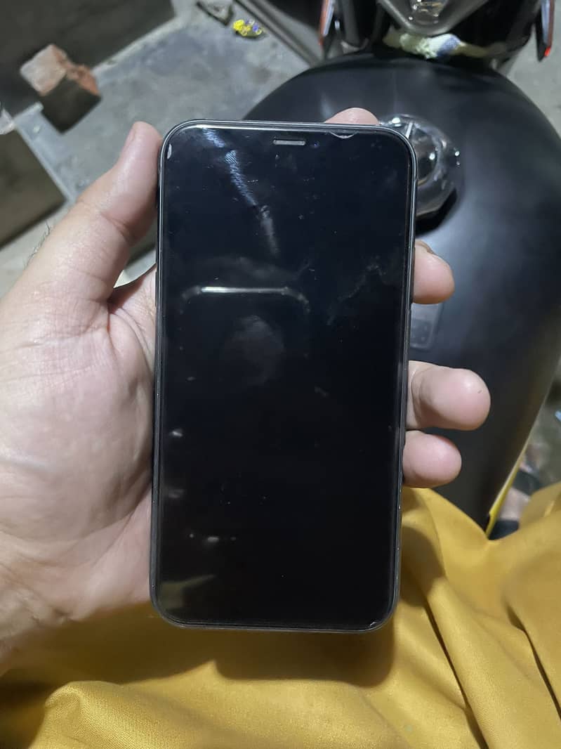iPhone 11 3