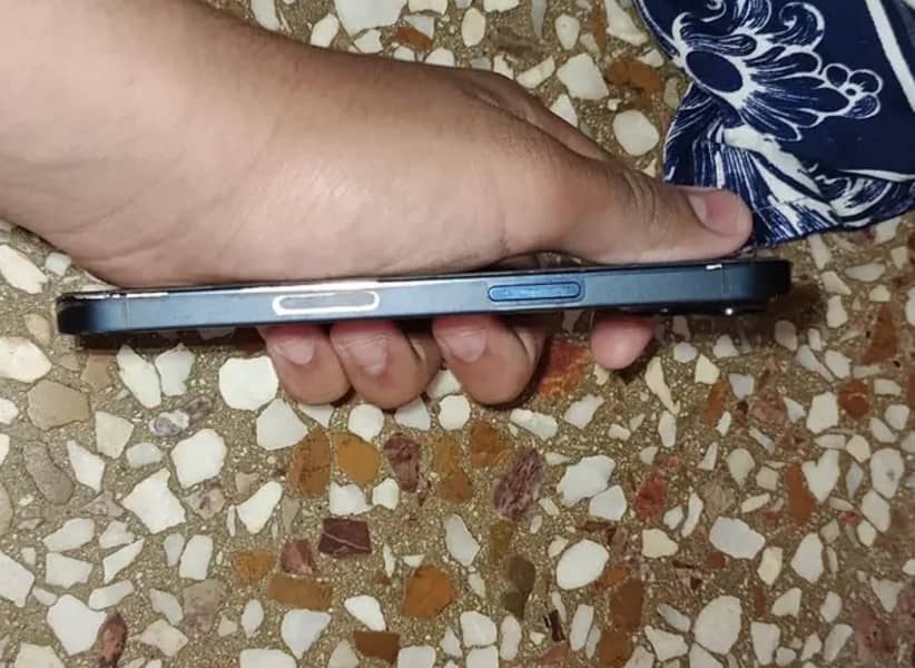 iPhone 13 1