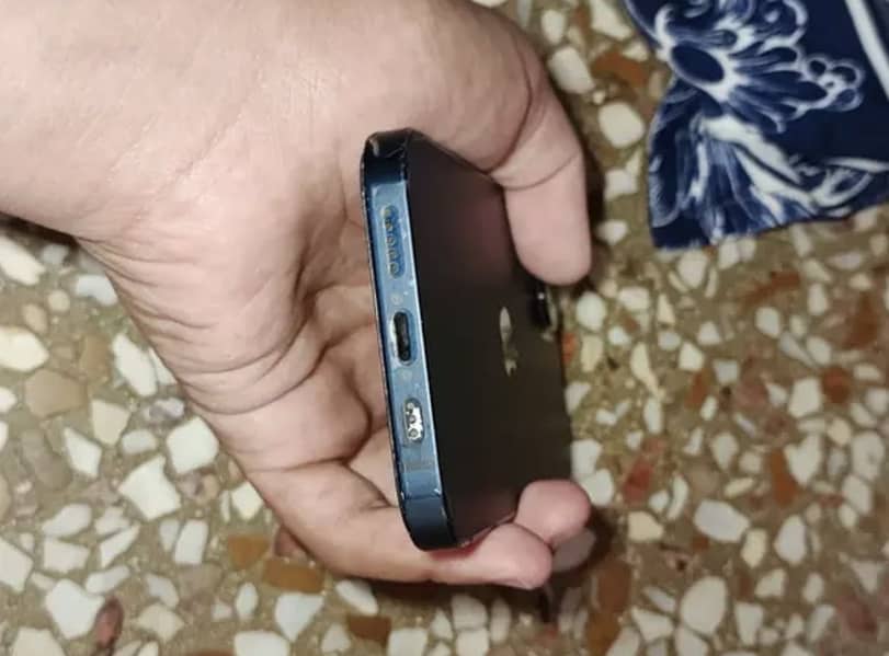 iPhone 13 3