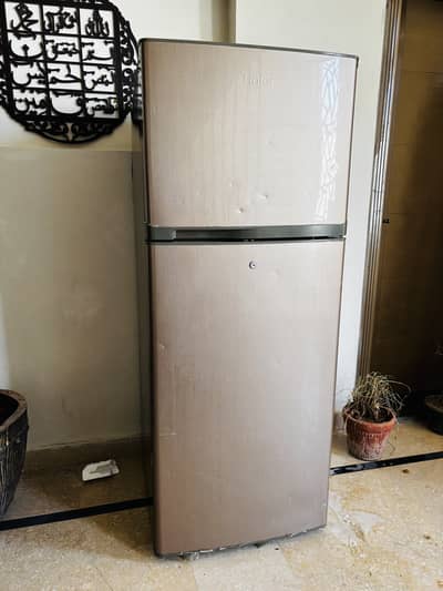 Used refrigerator fully functional fridge n freezer compartment
