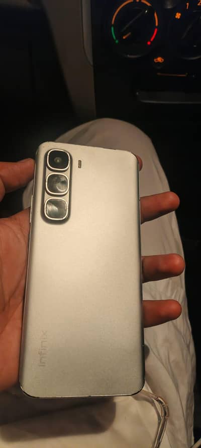 Infinix hot 60 pro plus condition 10/7 box nhi ha