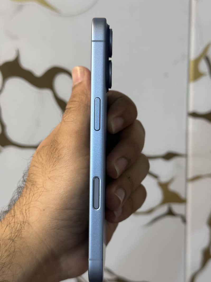 iPhone 17 4