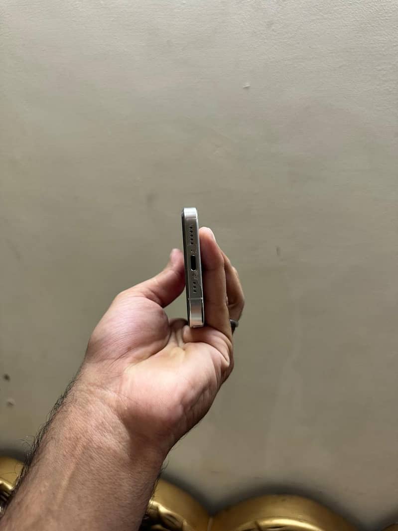 Apple iPhone 15 Pro 0