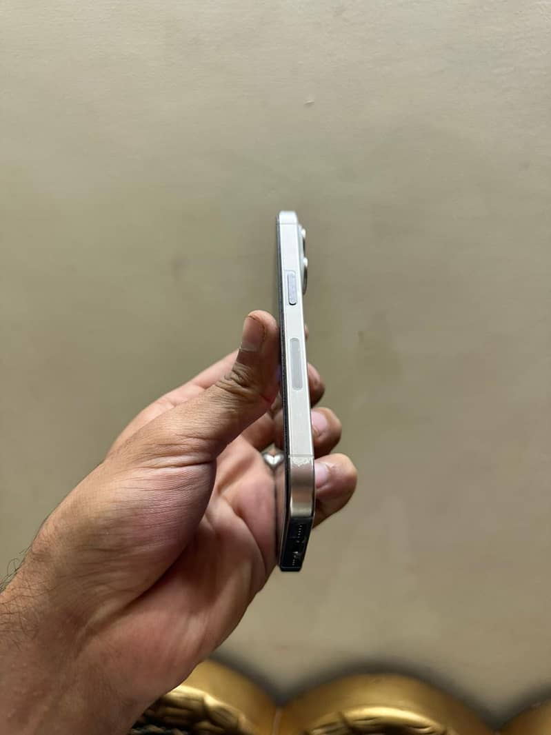 Apple iPhone 15 Pro 1