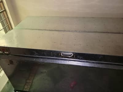 Trunk / Peti 5 feet with stand