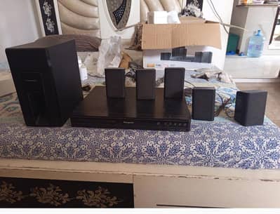 Panasonic home teater model XH 105 box Ka sat ha new ha j