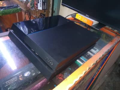 jail break PlayStation 4 with good condition and look like a new