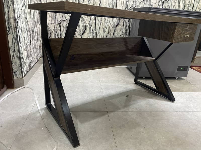 Laptop Table 9/10 1