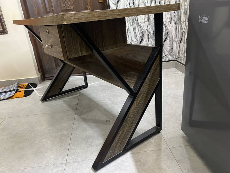 Laptop Table 9/10 2