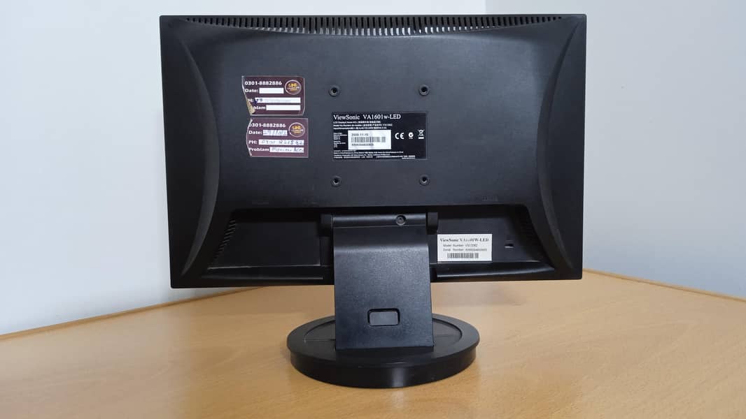 Monitor 15.6" 1
