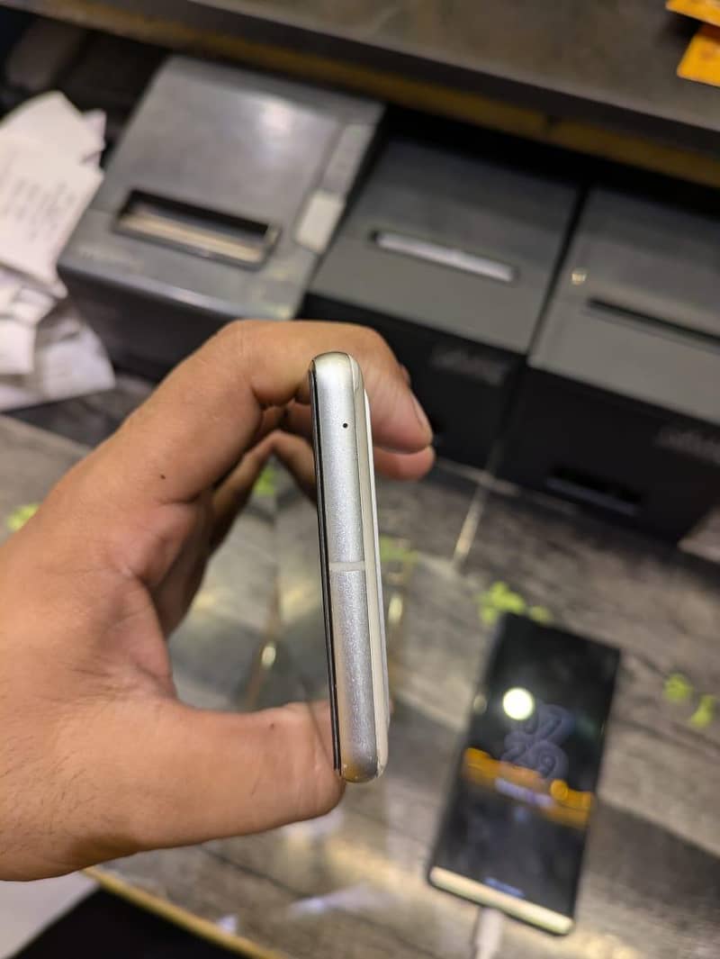 Google Pixel 7 4