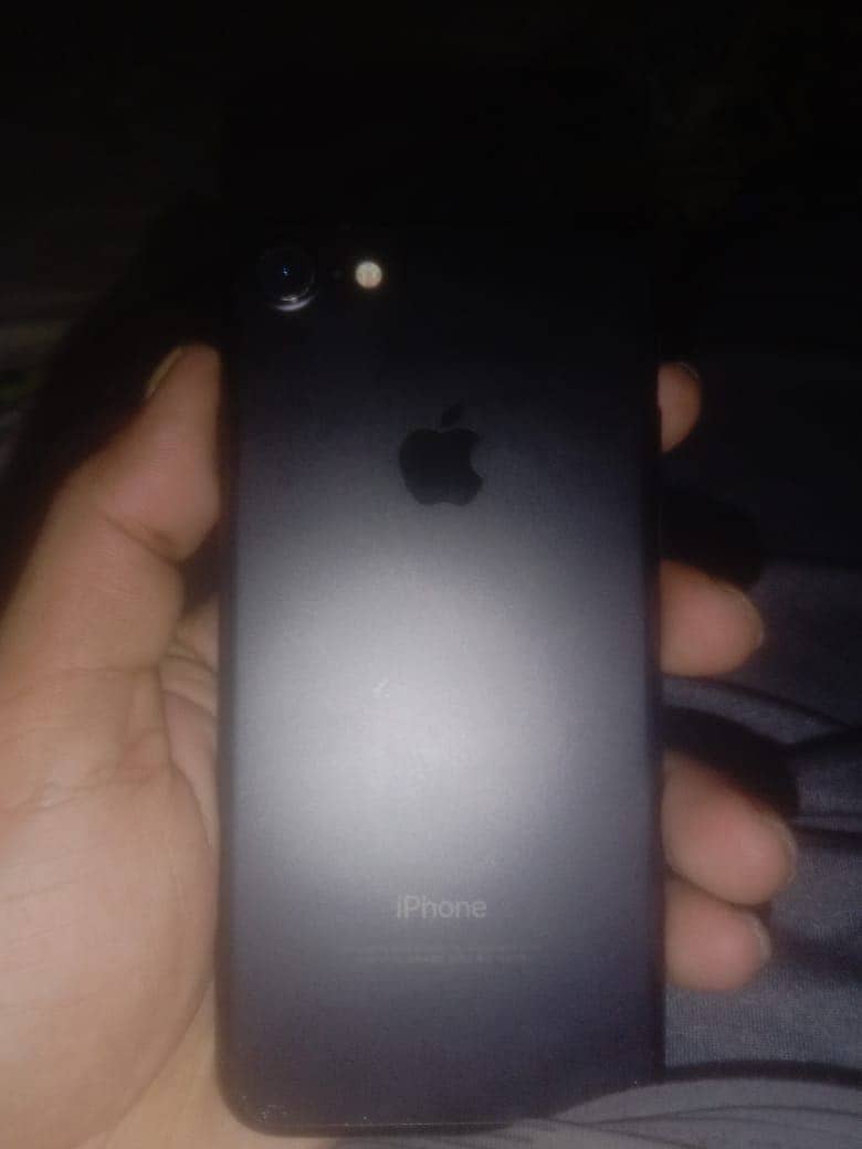 Apple iPhone 7 2
