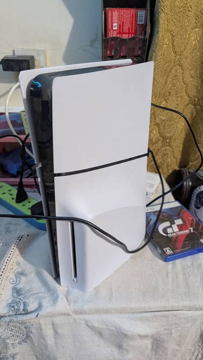 play station 5slim disc 1tb  10/10 with box and every accessory