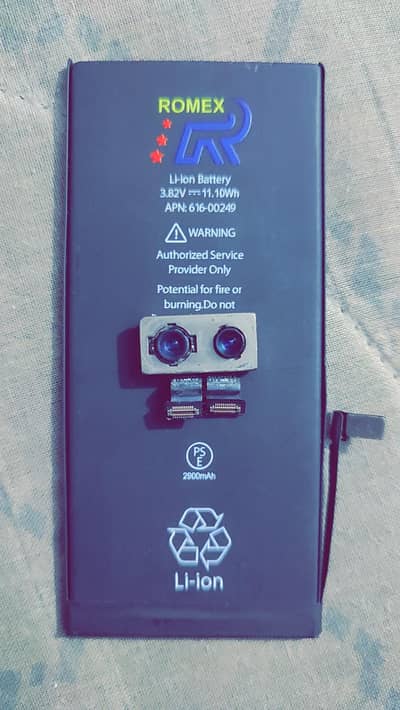 IPhone 7 Plus original parts for sale (Battery + Camera)