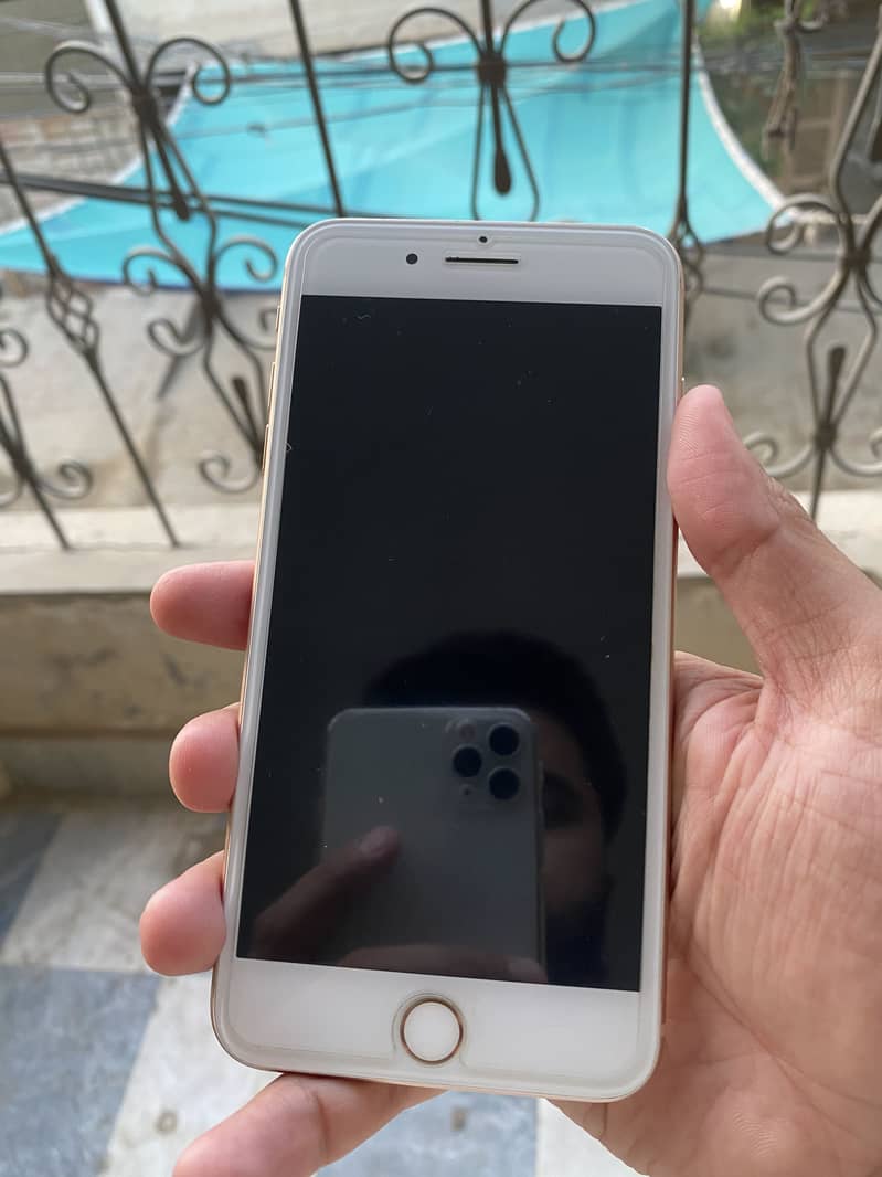 Apple iPhone 8 Plus 1