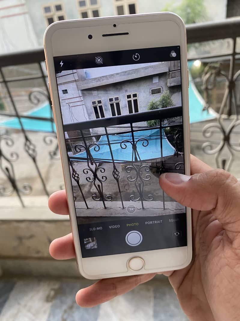 Apple iPhone 8 Plus 3