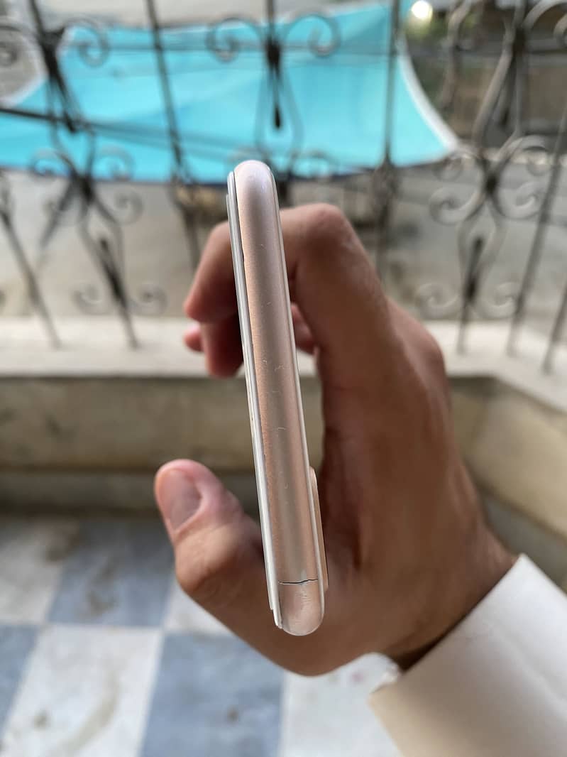 Apple iPhone 8 Plus 5
