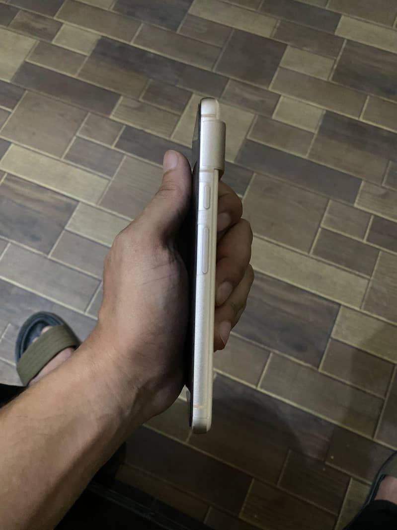Google Pixel 8 4