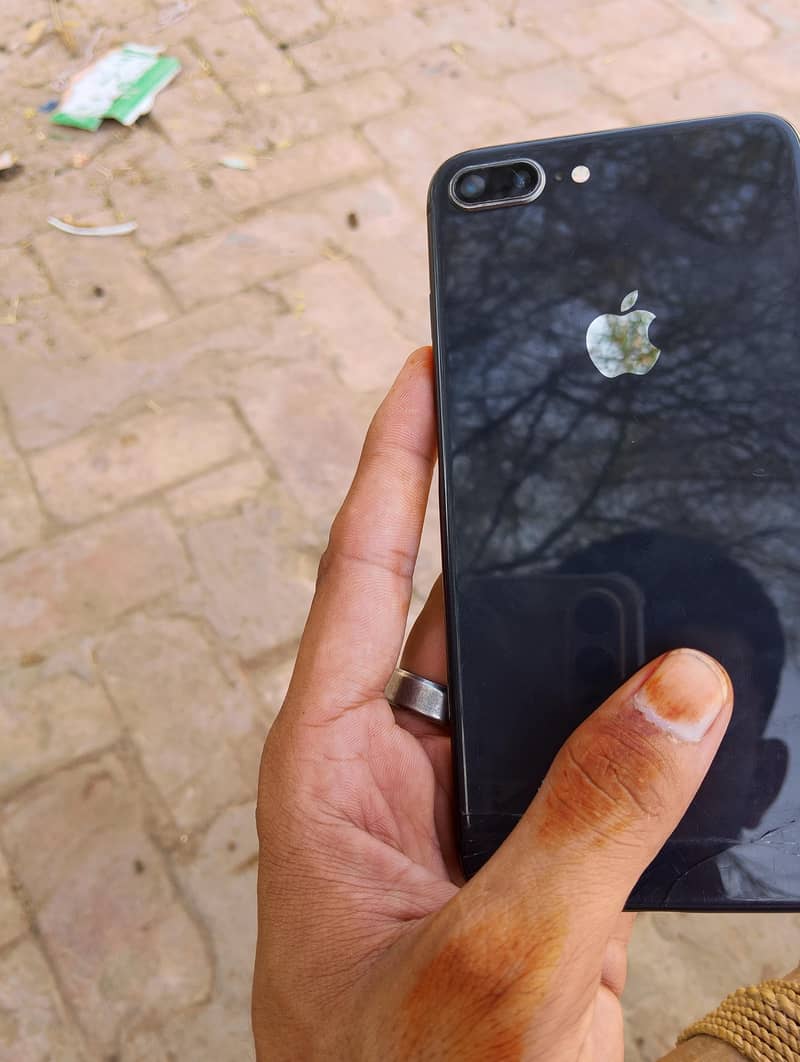 Apple iPhone 8 Plus 5