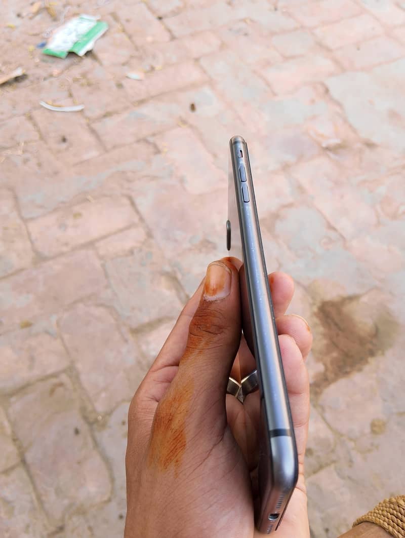 Apple iPhone 8 Plus 6