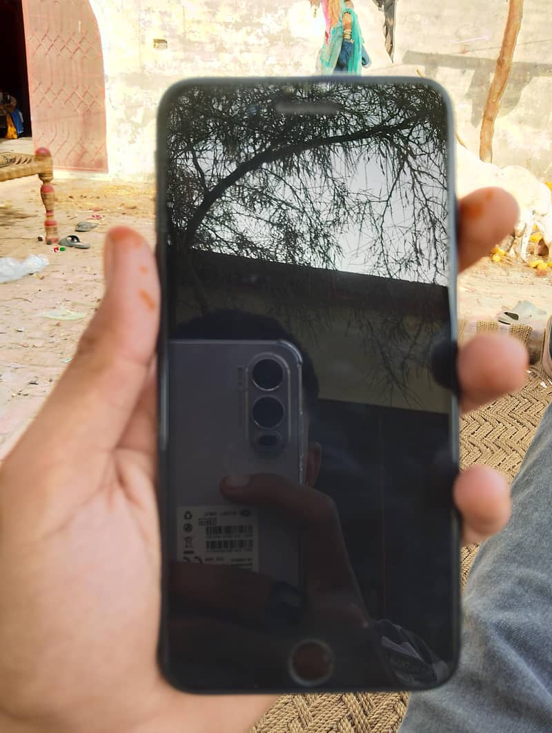 Apple iPhone 8 Plus 9