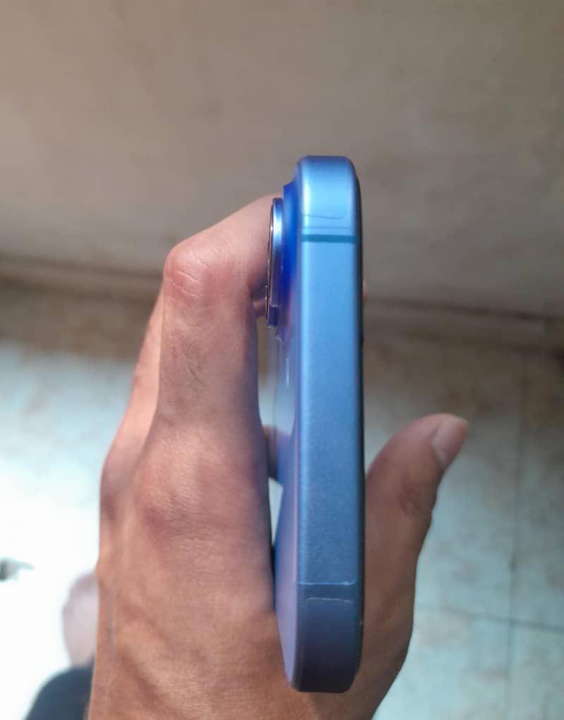 Apple iPhone 16 2