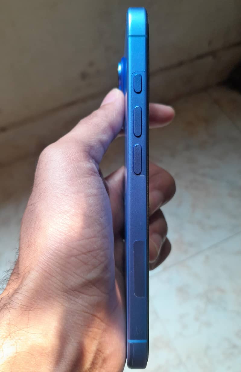 Apple iPhone 16 3