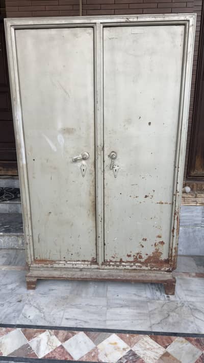 Heavy iron safe