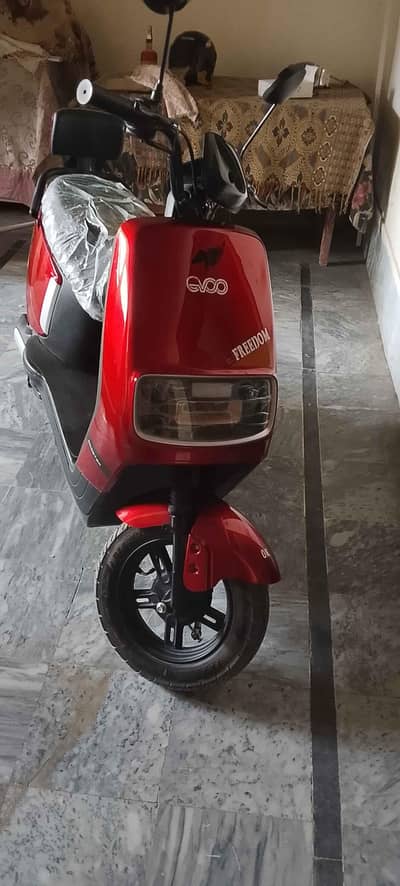 EVEE Electric Scooty