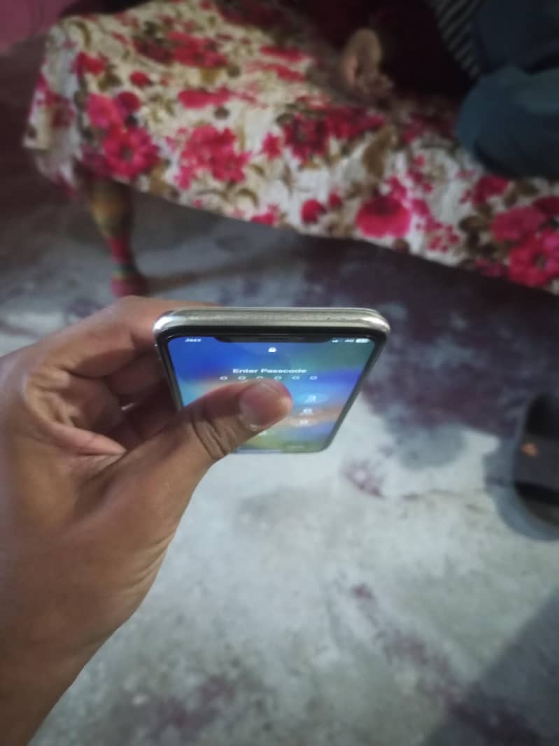 Apple iPhone X 3