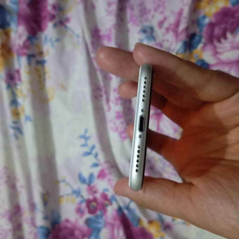 Apple iPhone SE 0