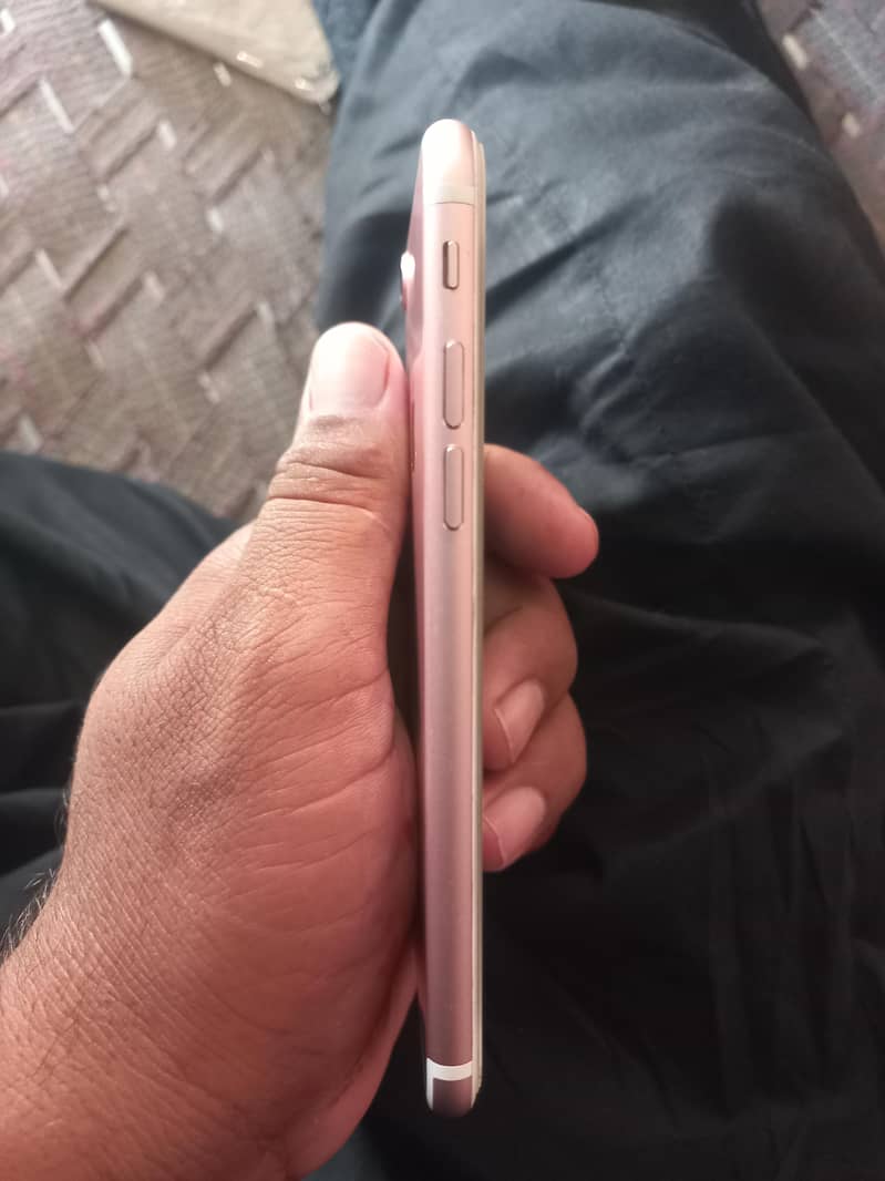 Apple iPhone 7 1