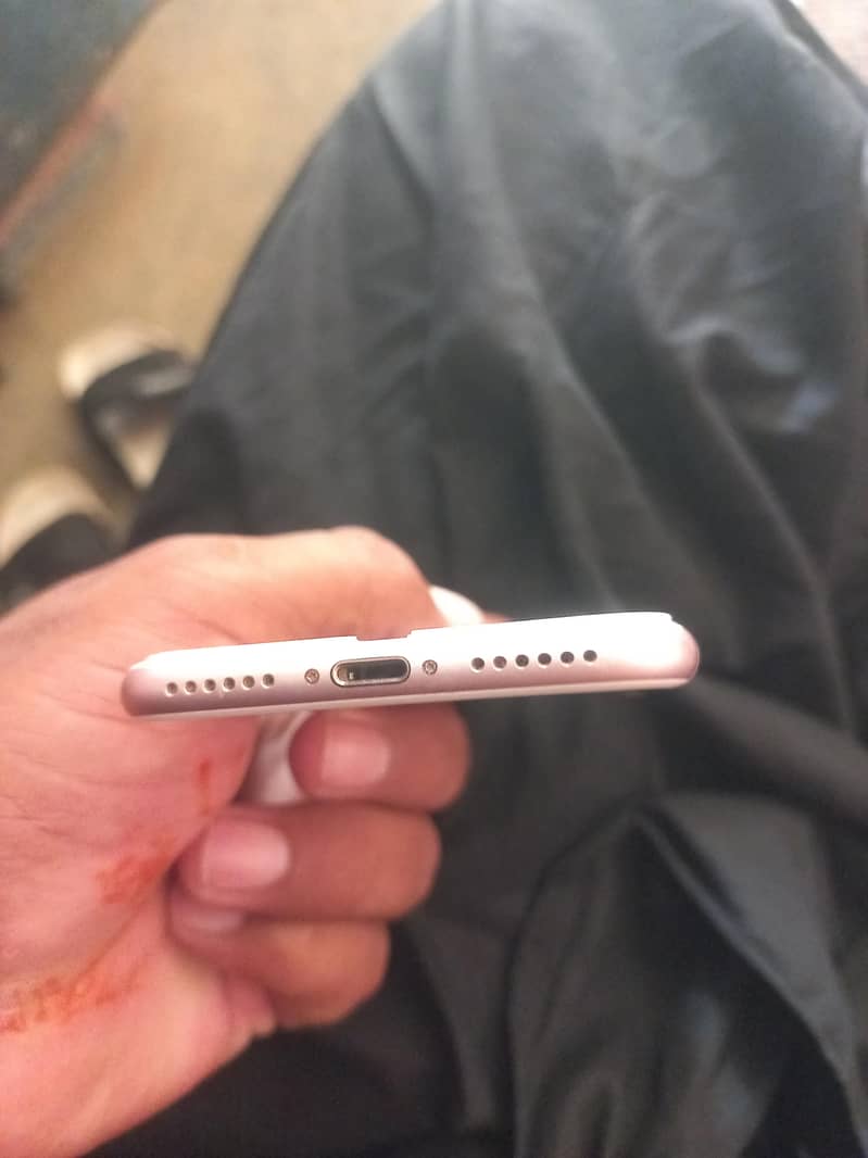 Apple iPhone 7 3