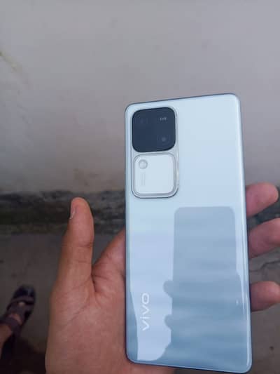 Vivo V30