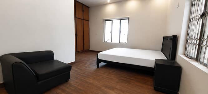 Rooms for Professionals and Travellers