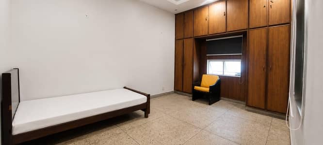 Rooms for Professionals and Travellers